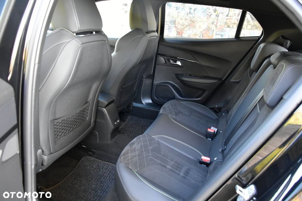 Peugeot 2008 PureTech 130 EAT8 GT - 21