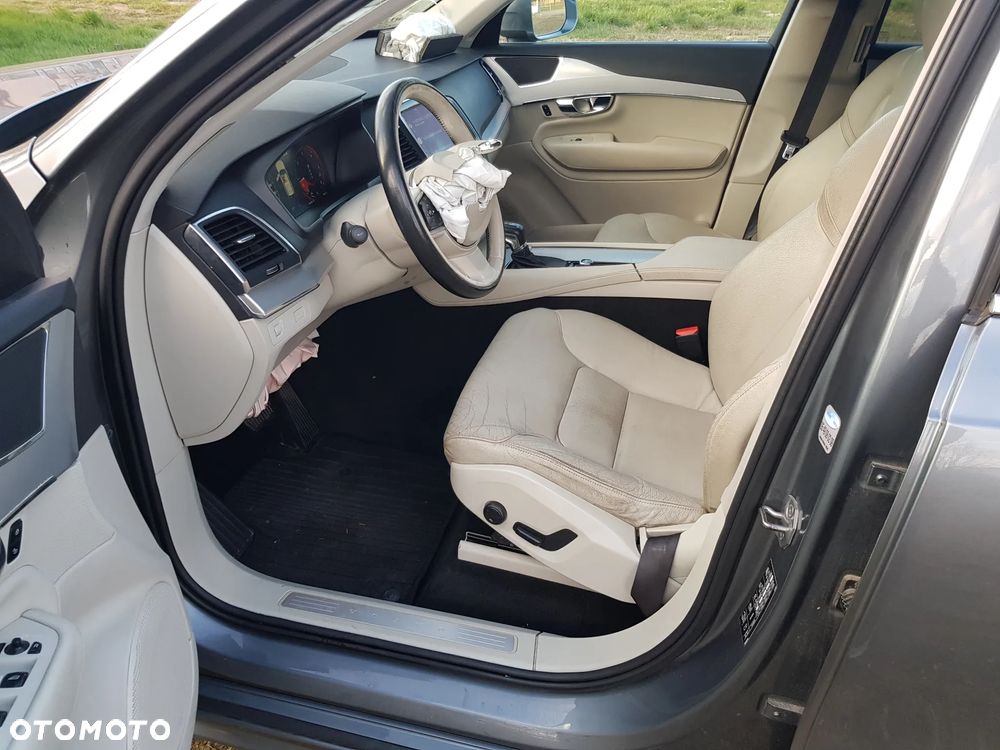 Volvo XC 90 D5 AWD Geartronic Momentum - 8