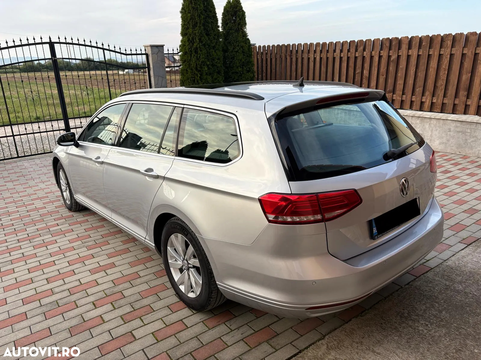 Volkswagen Passat Variant 2.0 TDI (BlueMotion Technology) Comfortline - 11