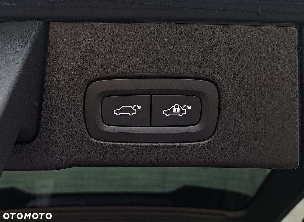 Volvo V90 Cross Country - 34