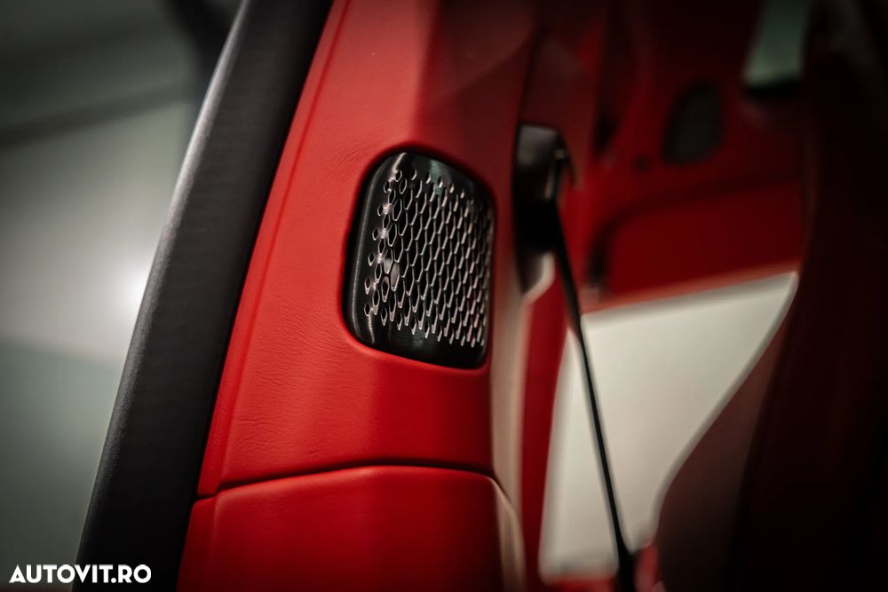 Aston Martin DBX - 28