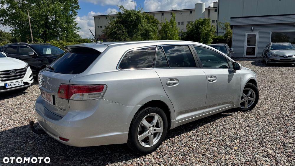 Toyota Avensis 1.8 Sol NAVI - 16