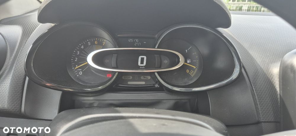 Renault Clio 1.2 16V Life - 14