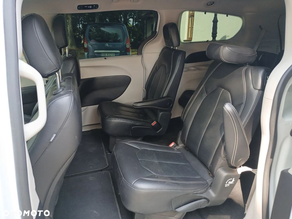 Chrysler Pacifica - 15