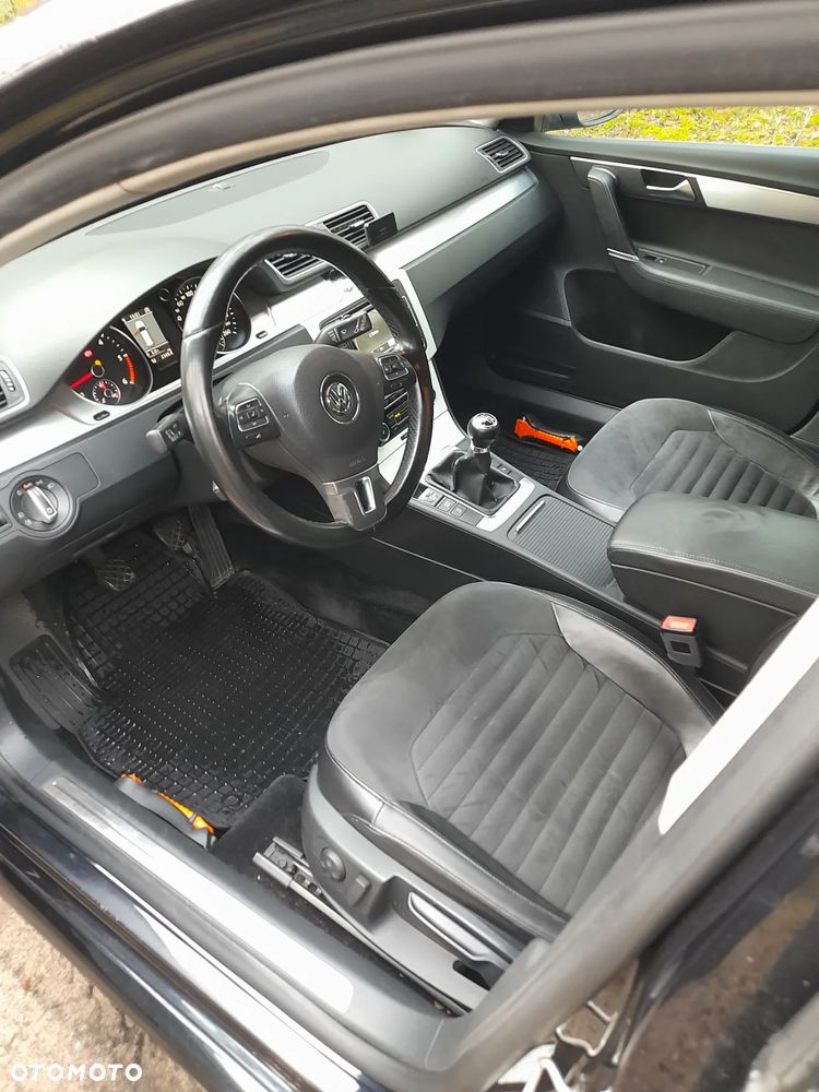 Volkswagen Passat 1.6 TDI DPF BlueMotion Technology Highline - 9