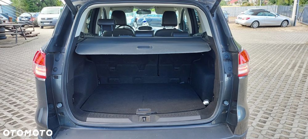 Ford Kuga - 32