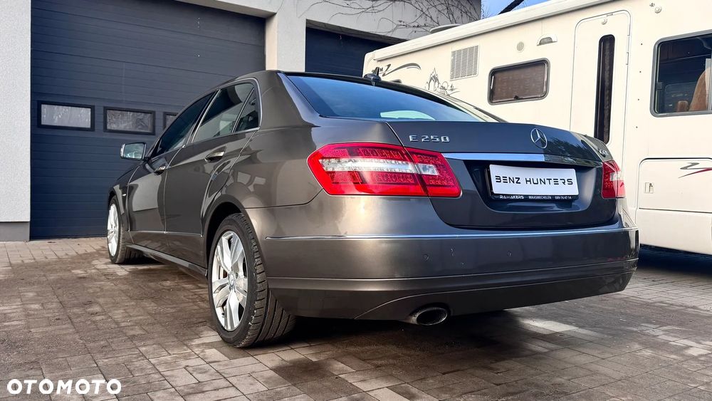 Mercedes-Benz Klasa E 250 CGI BlueEFFICIENCY Automatik Elegance - 7