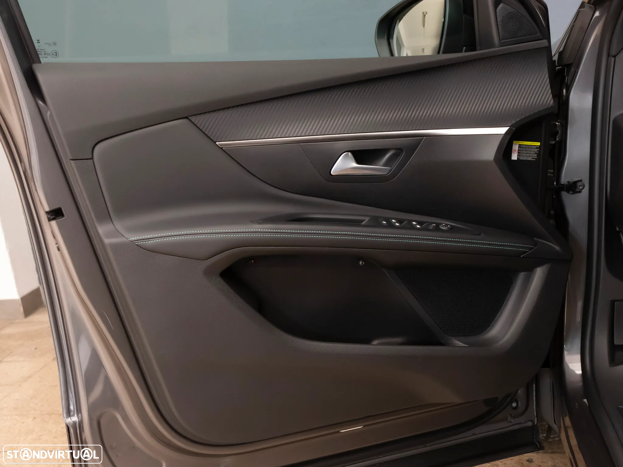 Peugeot 5008 1.2 PureTech Allure EAT8 - 17