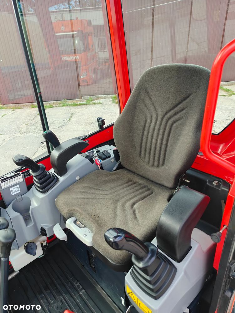 Kubota U27 - 12