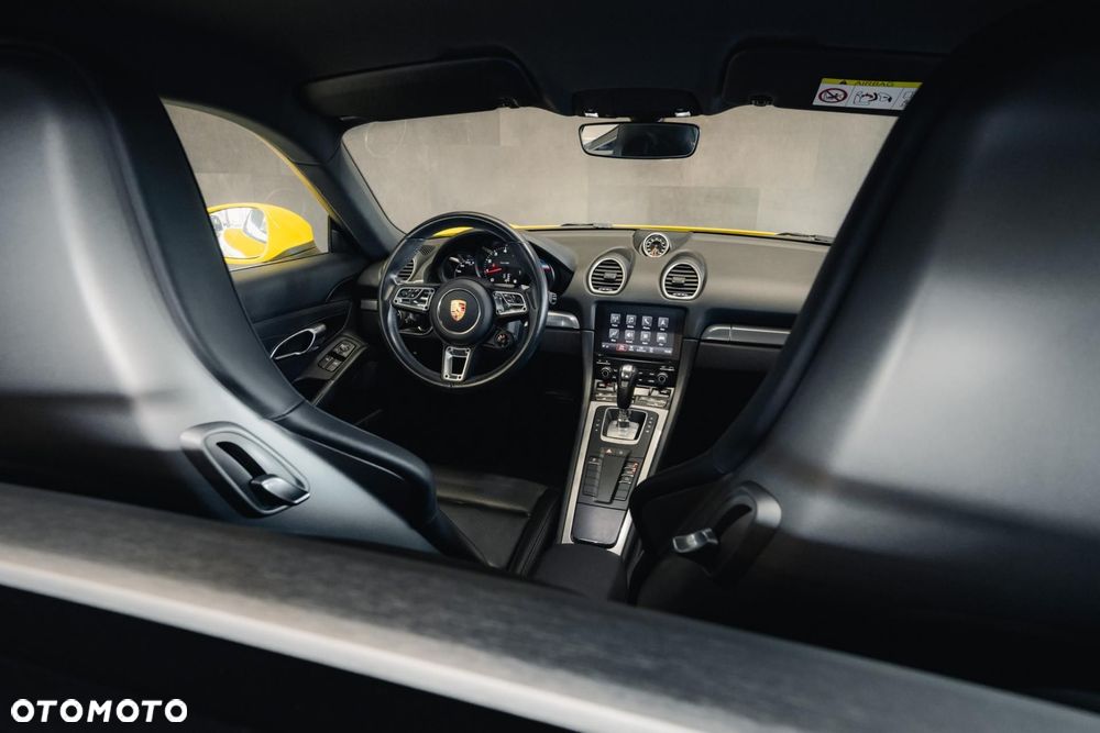 Porsche 718 Cayman - 17