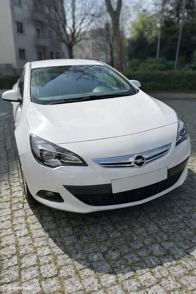 Opel Astra GTC - 1