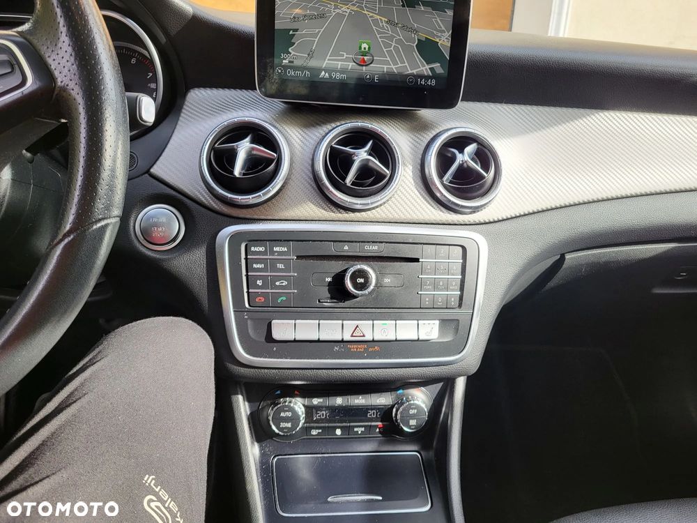 Mercedes-Benz CLA 250 7G-DCT - 14