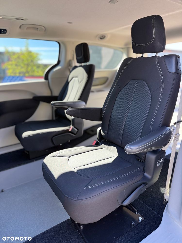 Chrysler Pacifica - 29
