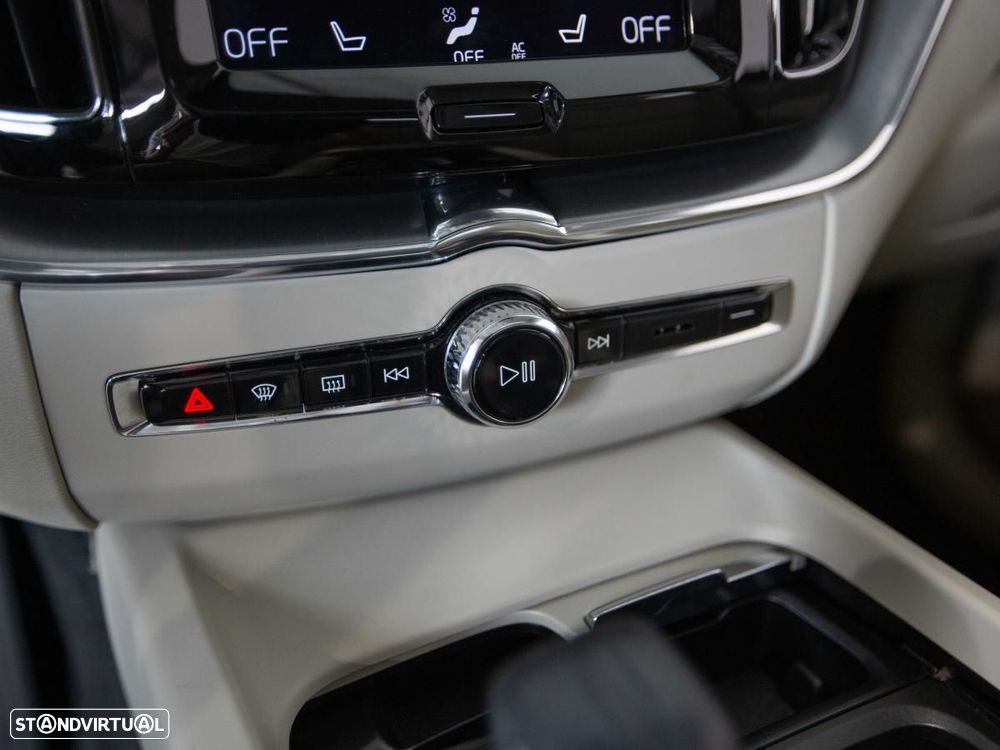 Volvo XC 60 2.0 T8 PHEV Momentum Plus AWD - 18