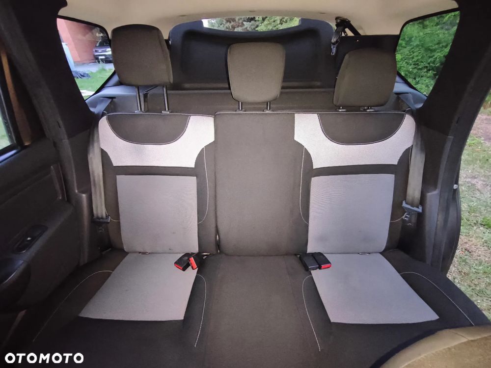Dacia Duster 1.6 SCe Laureate S&S - 9
