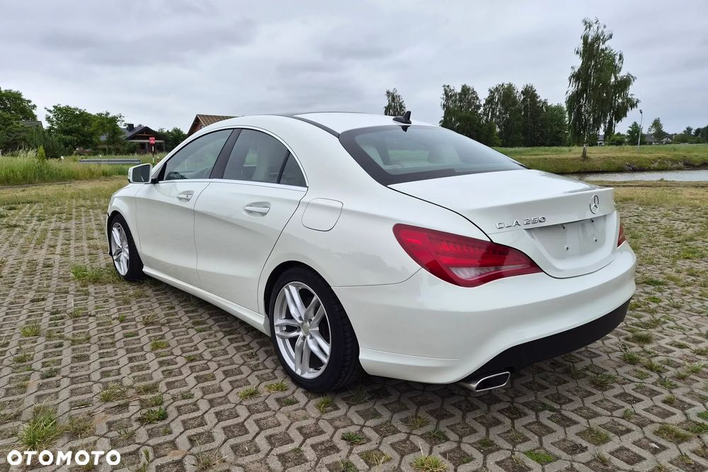 Mercedes-Benz CLA 250 4Matic 7G-DCT Sport - 9
