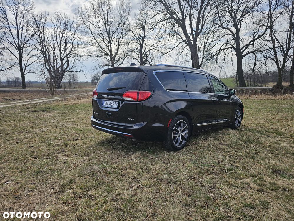 Chrysler Pacifica - 3