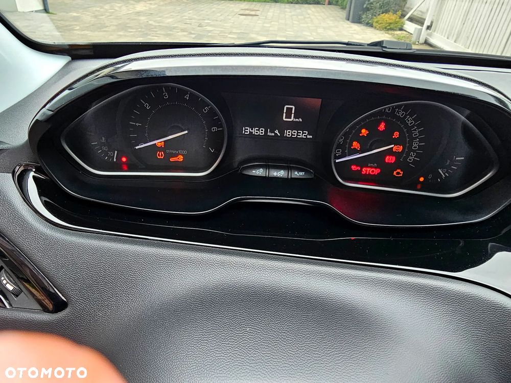 Peugeot 208 1.2 VTi Style - 22