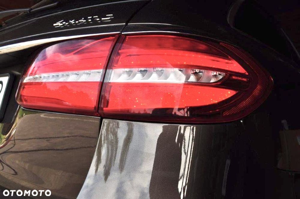 Mercedes-Benz Klasa E 400 4Matic 9G-TRONIC Exclusive - 12