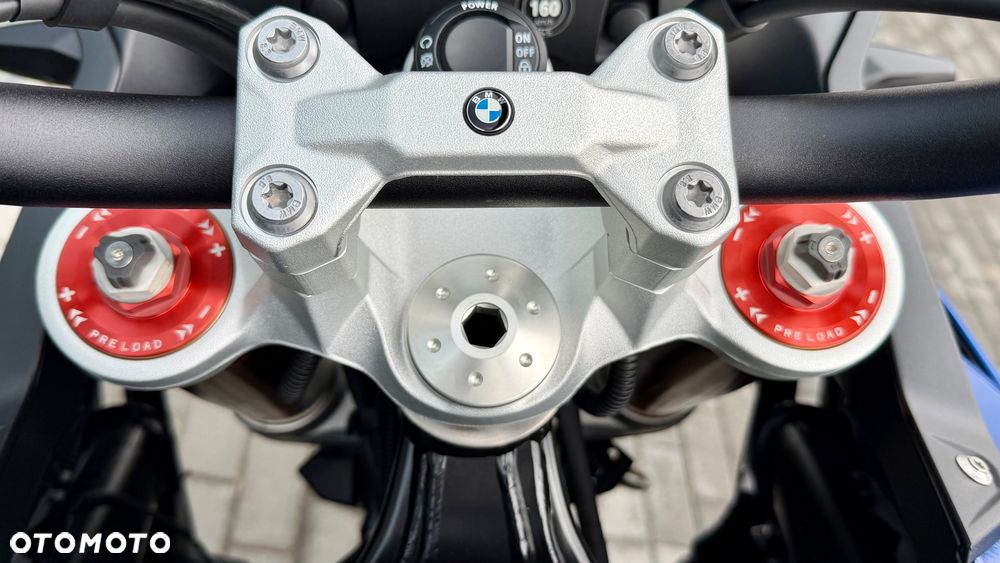 BMW F - 12