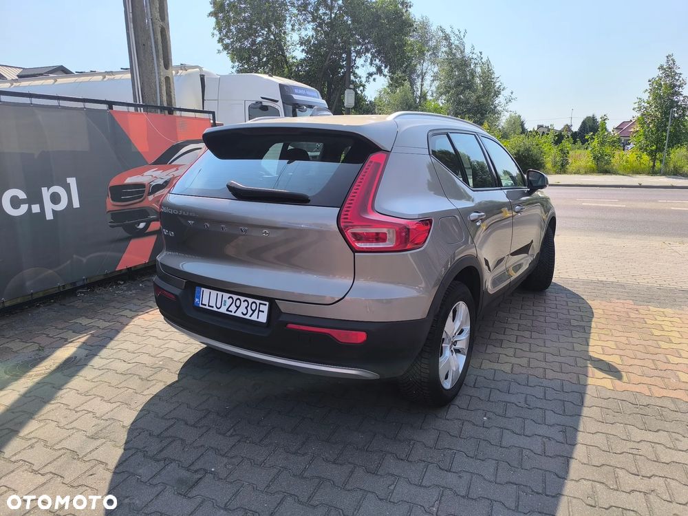 Volvo XC 40 T3 Momentum Pro - 4