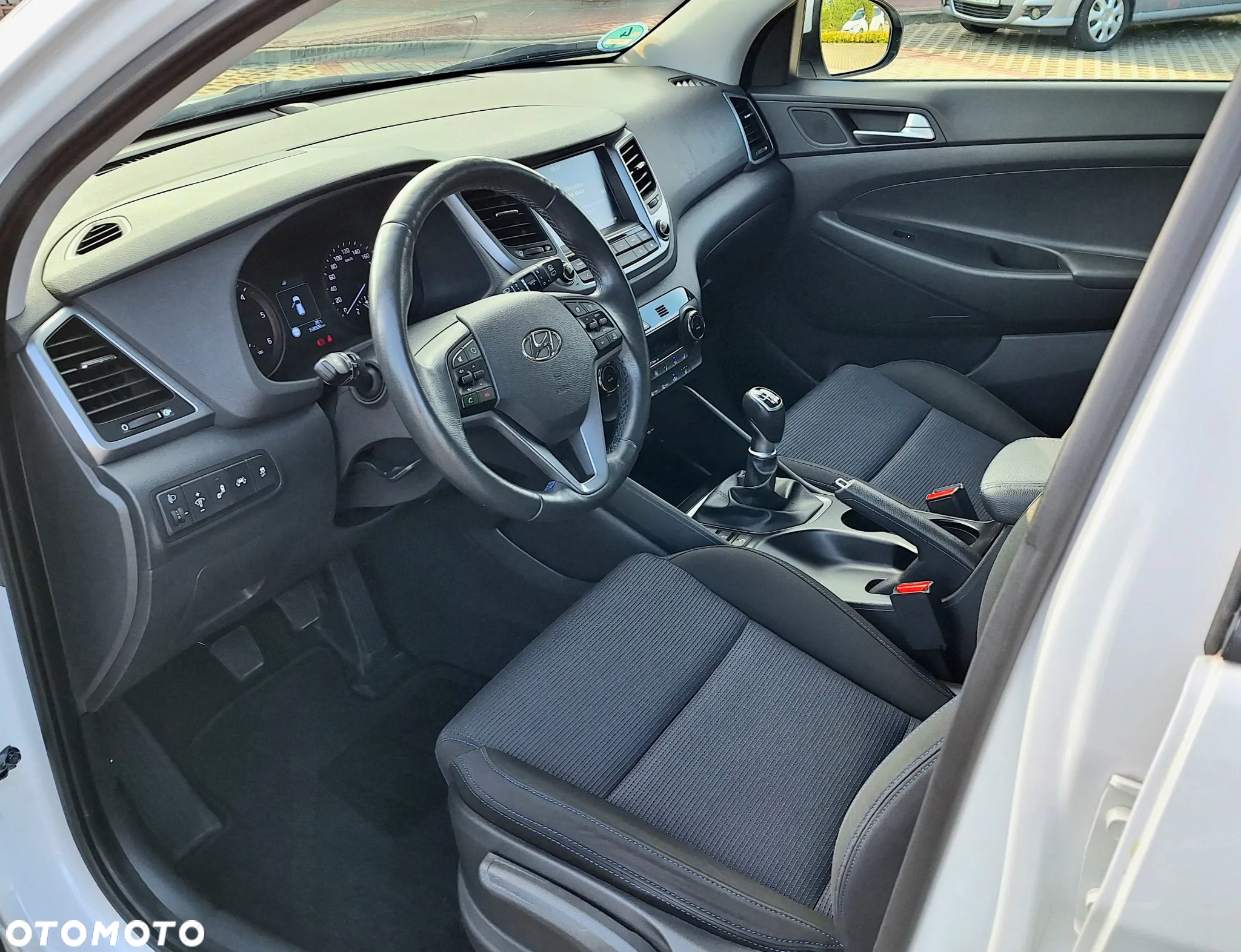 Hyundai Tucson blue 1.7 CRDi 2WD Intro Edition - 14