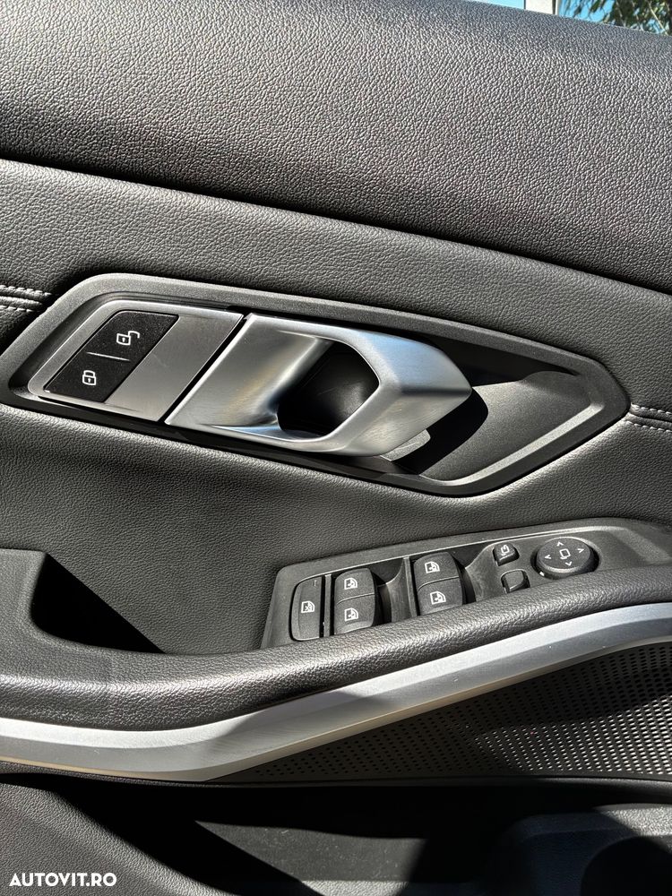 BMW Seria 3 320i AT - 24