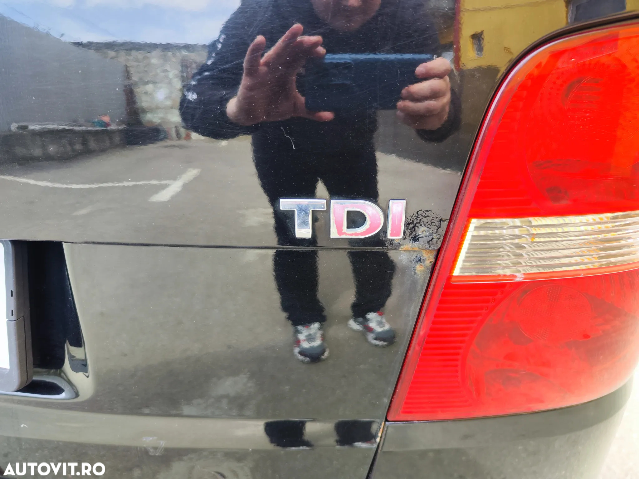 Volkswagen Touran 2.0 TDI Highline - 17