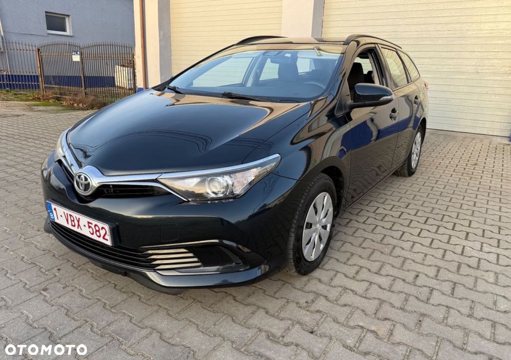 Toyota Auris 1.33 Dual-VVT-i - 1