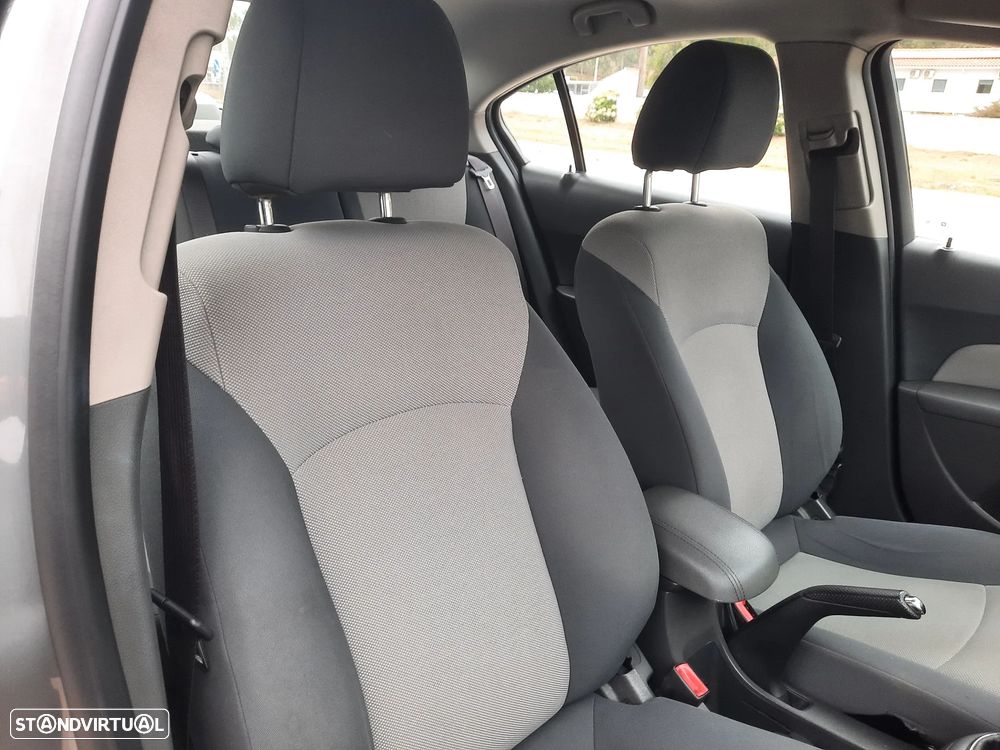Chevrolet Cruze 2.0 VCDi LT - 31