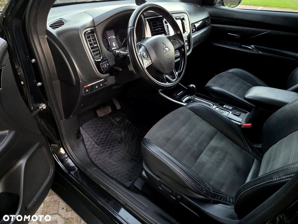 Mitsubishi Outlander 2.0 Instyle + 4WD CVT - 7