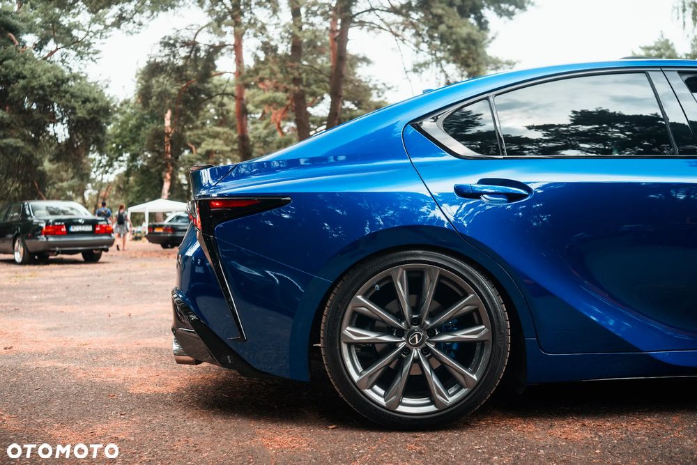 Lexus IS - 12
