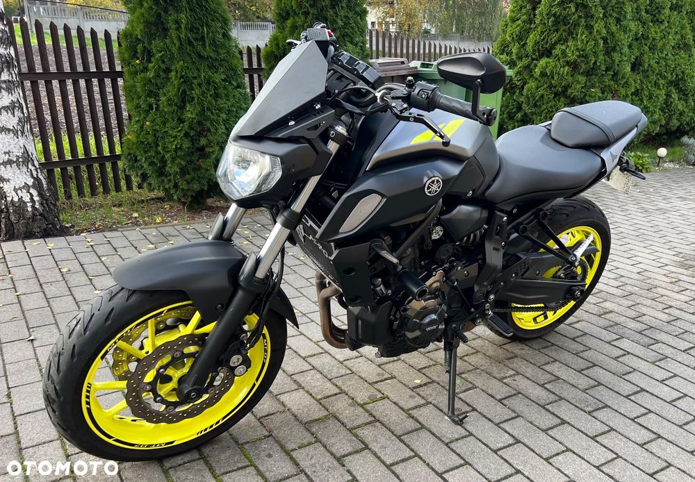 Yamaha MT - 8
