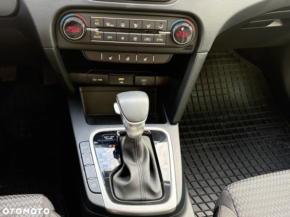 Kia Ceed 1.5 T-GDI M DCT - 11