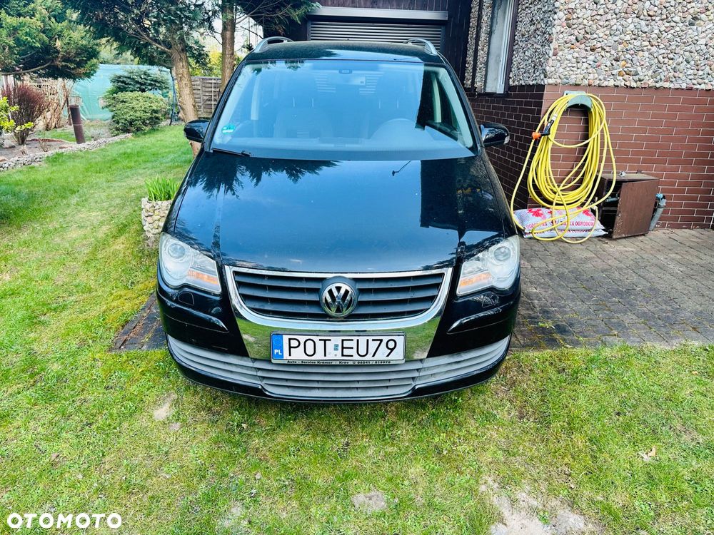 Volkswagen Touran - 1