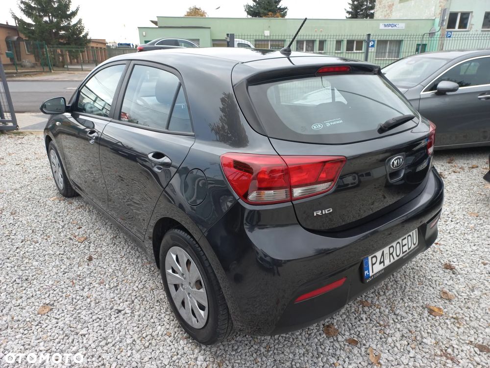 Kia Rio - 12