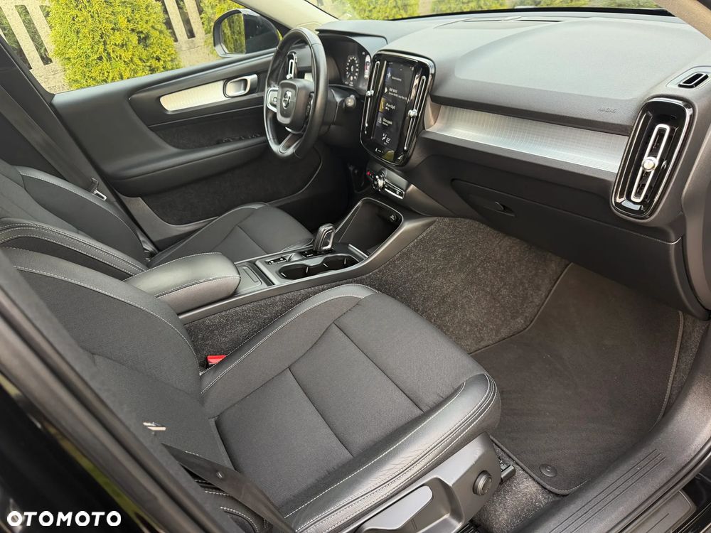 Volvo XC 40 D3 AWD Momentum Pro - 24