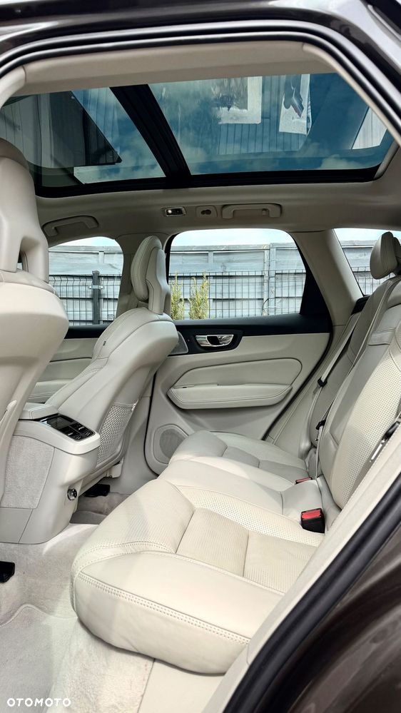 Volvo XC 60 D5 AWD Geartronic Inscription - 11