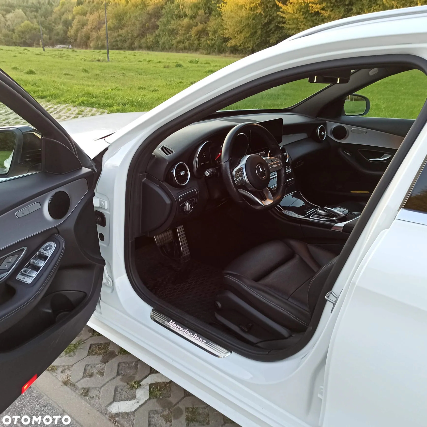 Mercedes-Benz Klasa C 220 d 4Matic T 9G-TRONIC AMG Line - 2