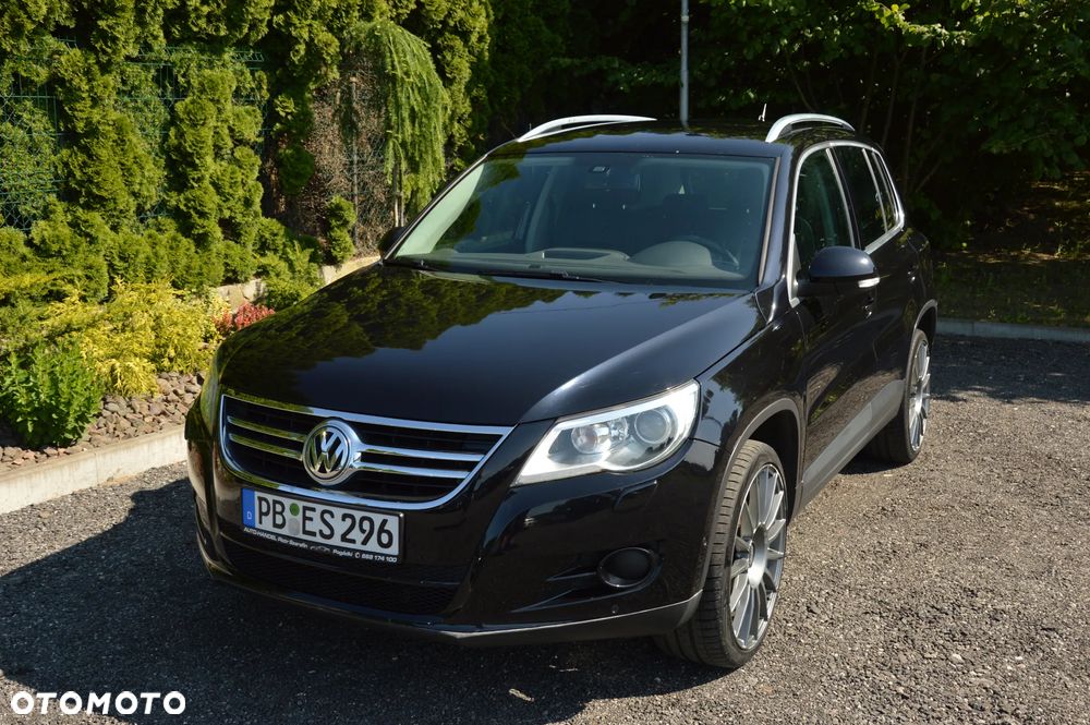 Volkswagen Tiguan - 1