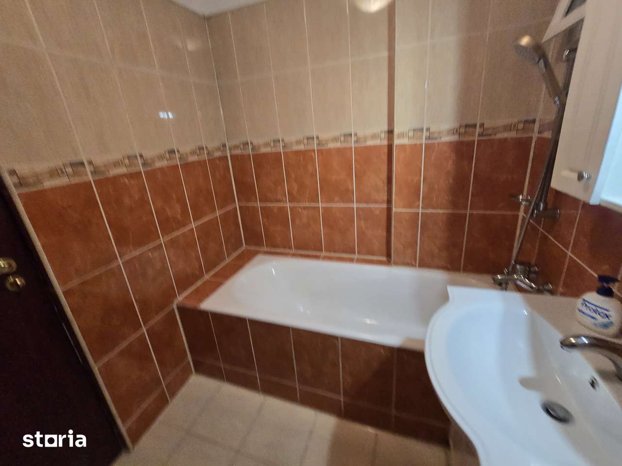 3 camere zona P-ța centrală priveliște spre pădure si râul Bistrița! - Imagine principală: 3/21