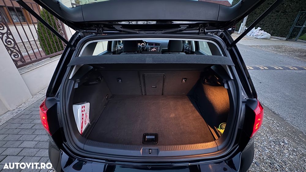 Volkswagen Golf - 24