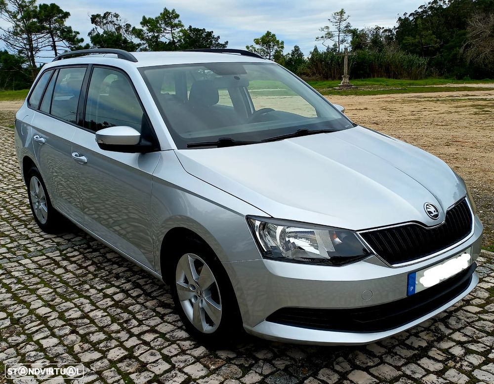 Skoda Fabia Break 1.0 Active Plus - 21