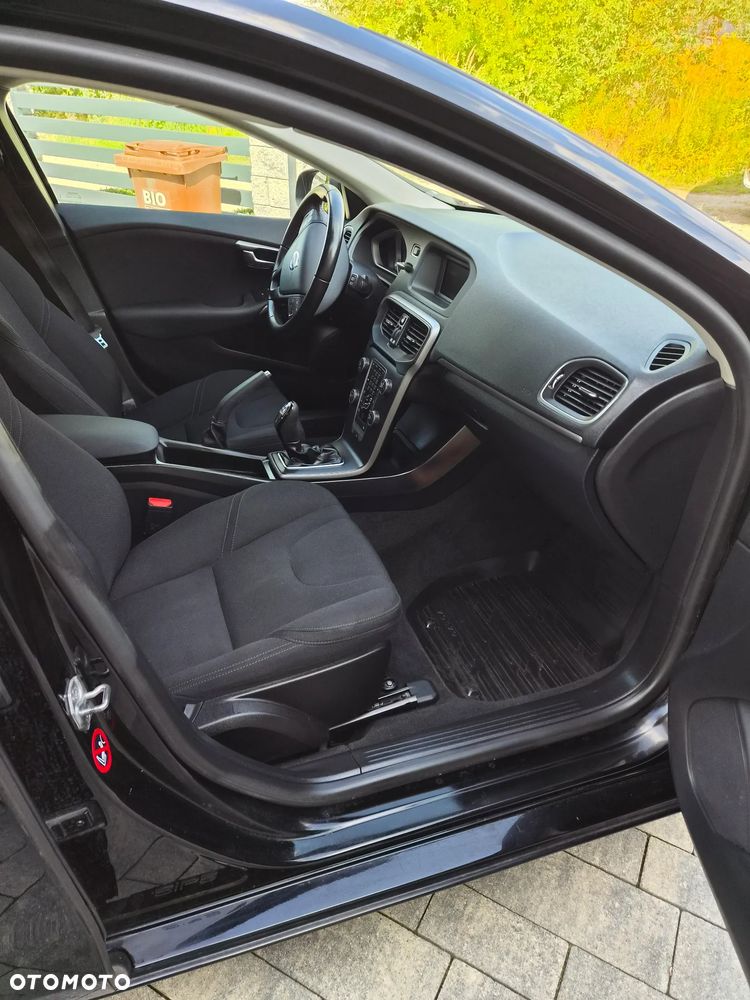 Volvo V40 D2 Drive-E Momentum - 9
