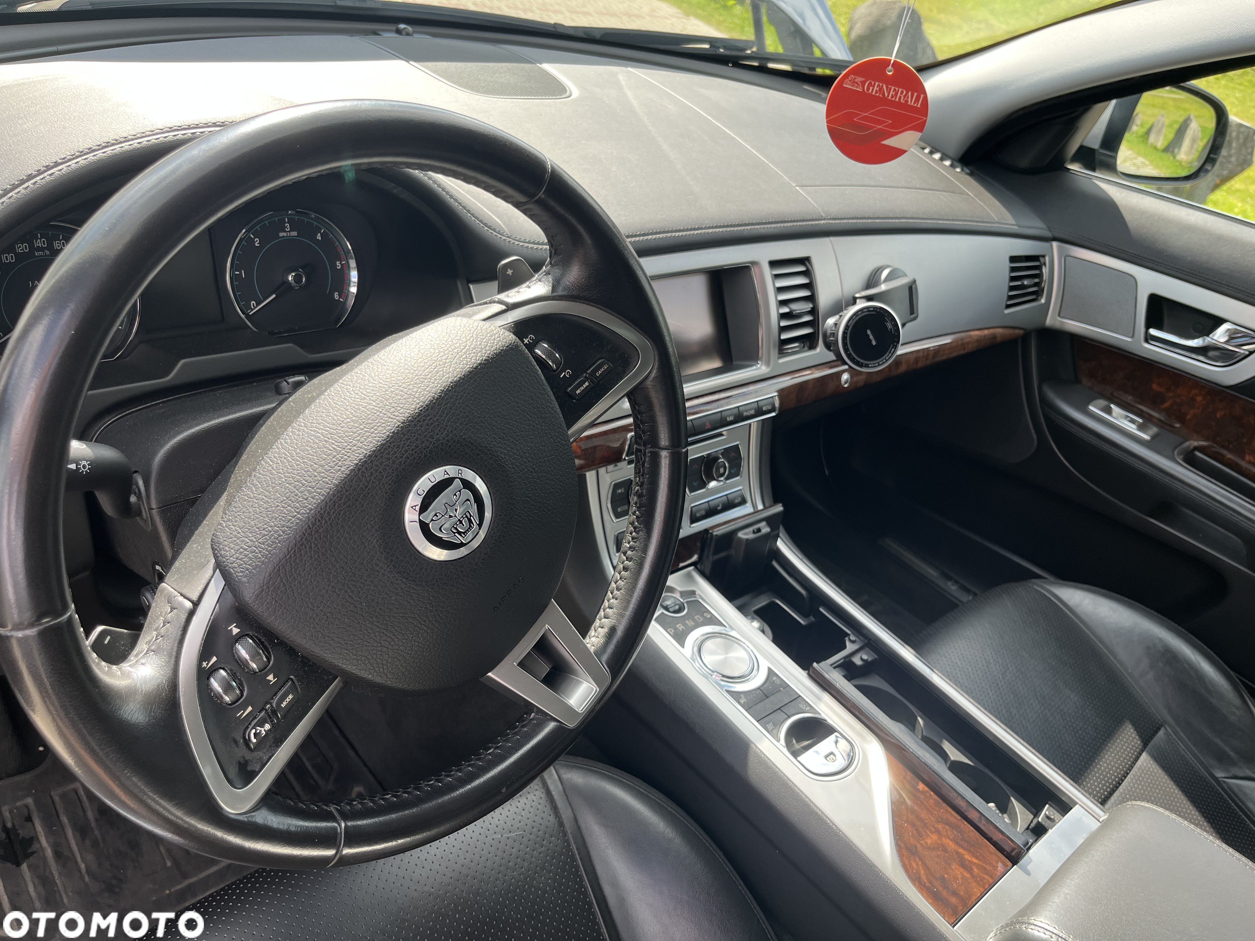 Jaguar XF 3.0 V6 D Portfolio - 14