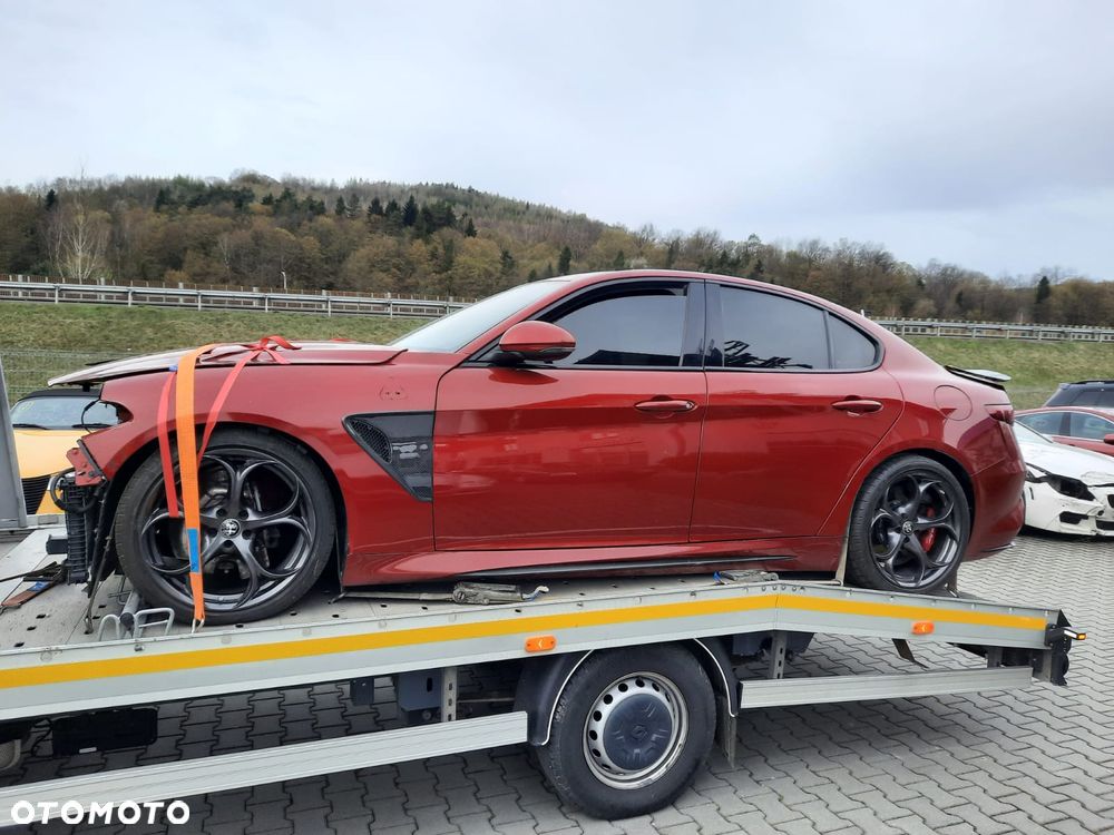 Alfa Romeo Giulia 2.9 V6 Bi-Turbo AT8 Quadrifoglio - 8