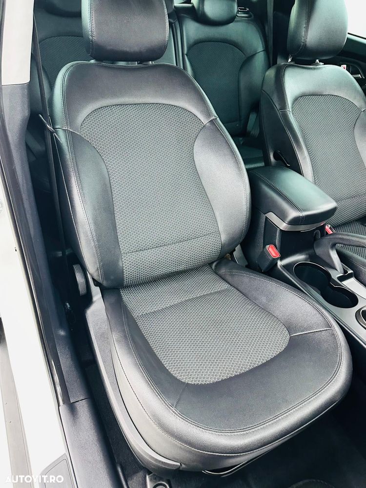 Hyundai ix35 1.7 CRDI 2WD blue Finale Gold - 23