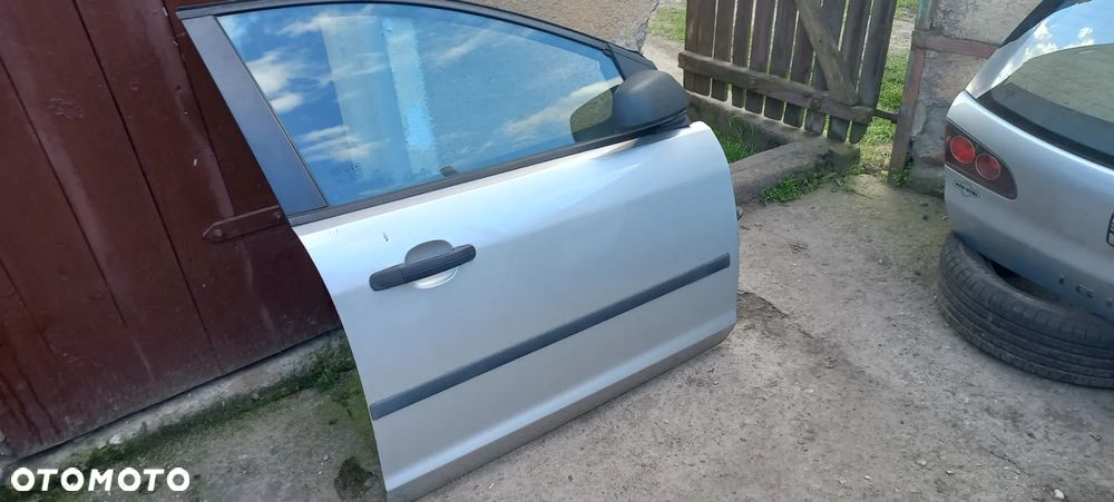 FOCUS MK2 DRZWI LEWY prawy przód  LAK 03- poznan - 1