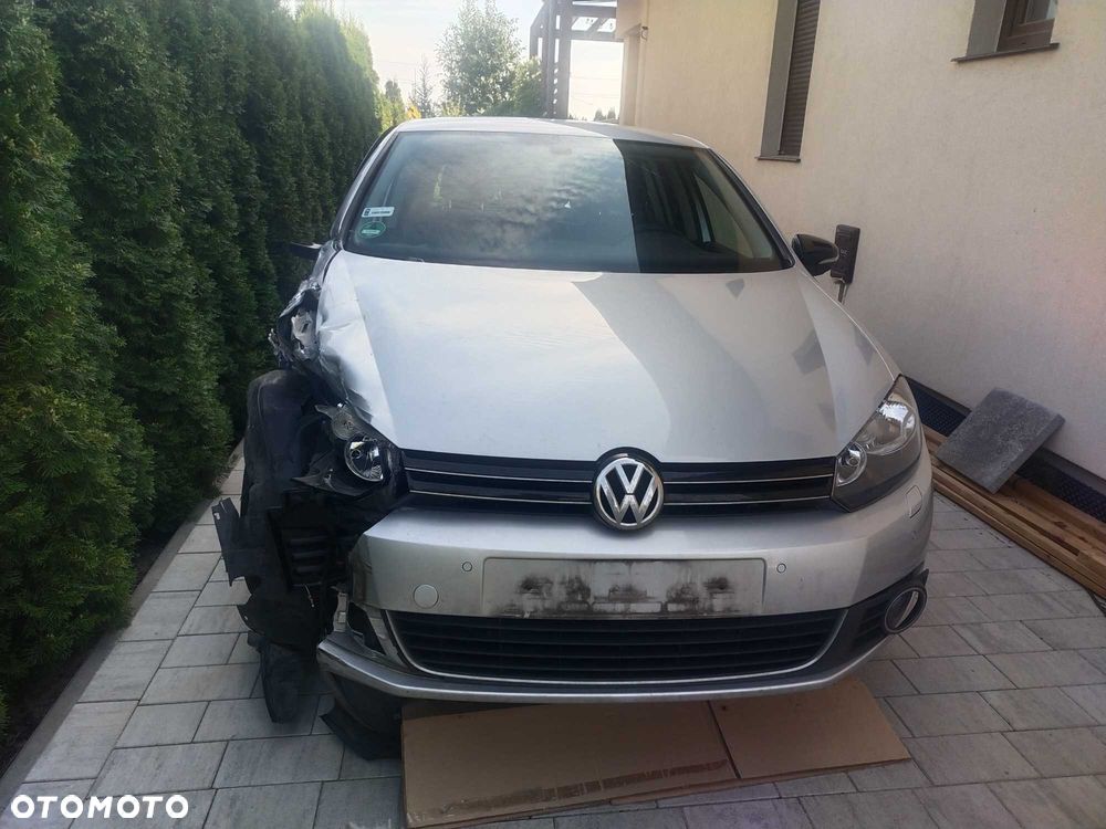 Volkswagen Golf - 6