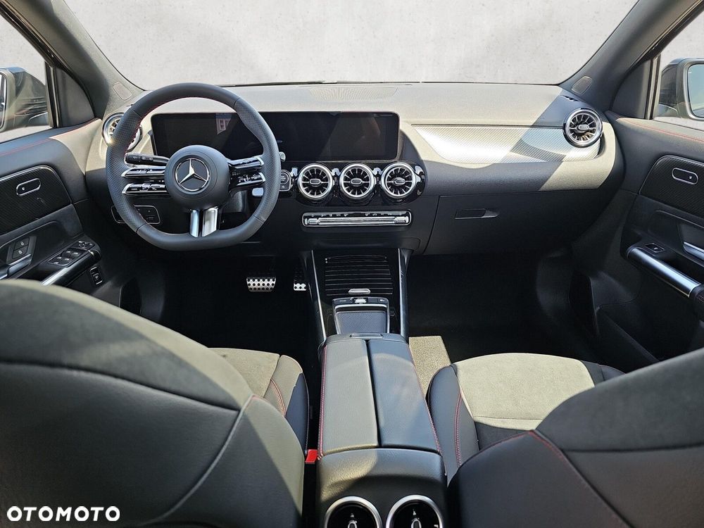Mercedes-Benz GLA - 14